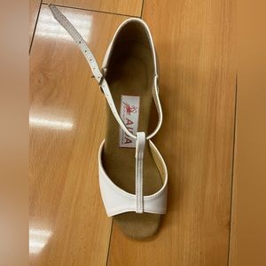 Aida Latin dance shoes girl. Size 21.5. ( 21.5 centimeters)